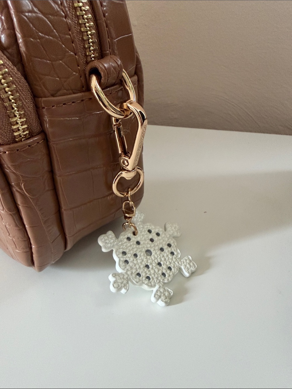 Pom Pom London Caramel Croc-Embossed Crossbody Bag - Picture 3 of 11